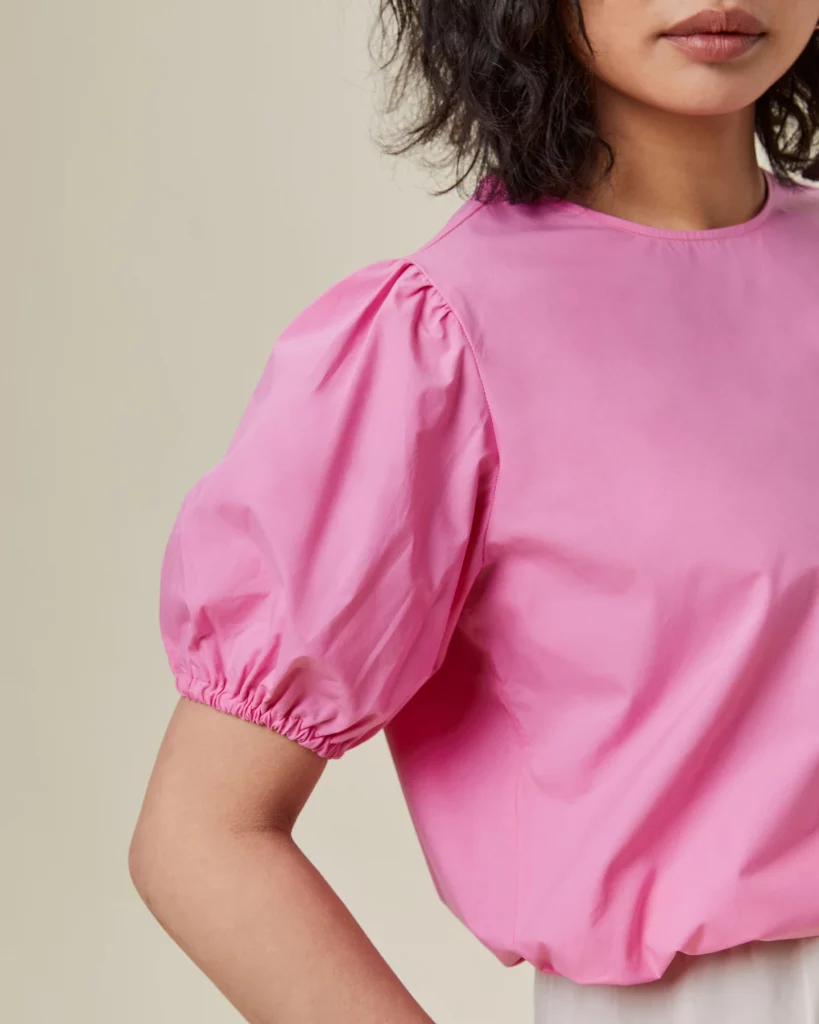 top à manches courtes de couleur rose bonbon par la marque dariadeh