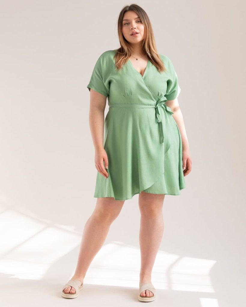 une robe de couleur verte dariadeh